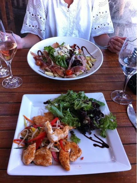 lunch at st cyprien beach, france|hubert rothさん