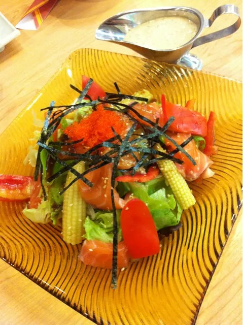 Snapdishの料理写真:Salmon Salad|pearie baileysさん