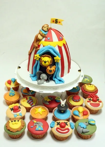 circus fondant cake & cupcake|facebook.com/puddingcoさん