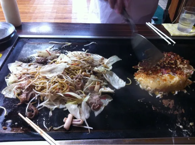 Snapdishの料理写真:焼きそばとお好み焼き|NANAさん