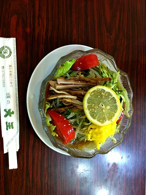 Snapdishの料理写真:西中延2丁目 味の大王 の冷やし中華。麺は緑色の翡翠麺|Takayuki Chibaさん