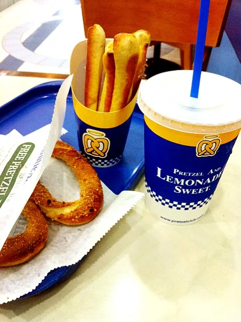 Auntie Anne's|:)さん