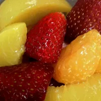 Mandarin orange slices, peacjes and Strawberries|Monina Baronganさん