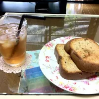 Snapdishの料理写真:ホームベーカリーでバナナ食パン♥|lichtさん