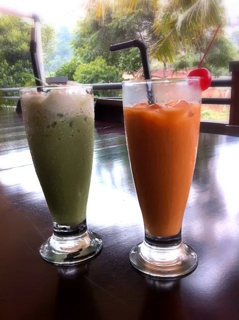 ice thai tea and ice thai green tea |astrivani fauzia charlotteさん