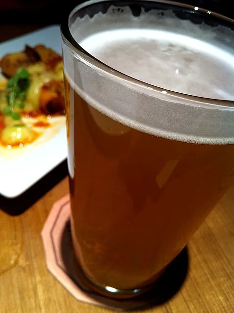 Snapdishの料理写真:EST.33 Lager Beer (Singha)|about.me/pinku_nekoさん