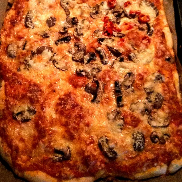 Snapdishの料理写真:pizza with mushrooms and chilies|triniさん