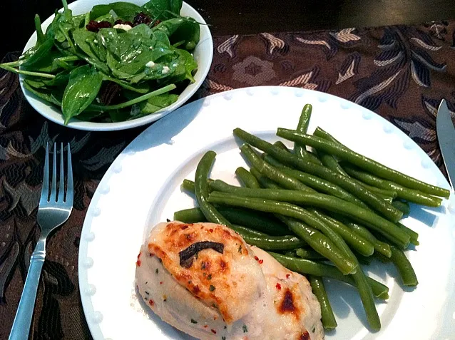 Mediterannean chicken, spinach salad|Nicole Caballeroさん