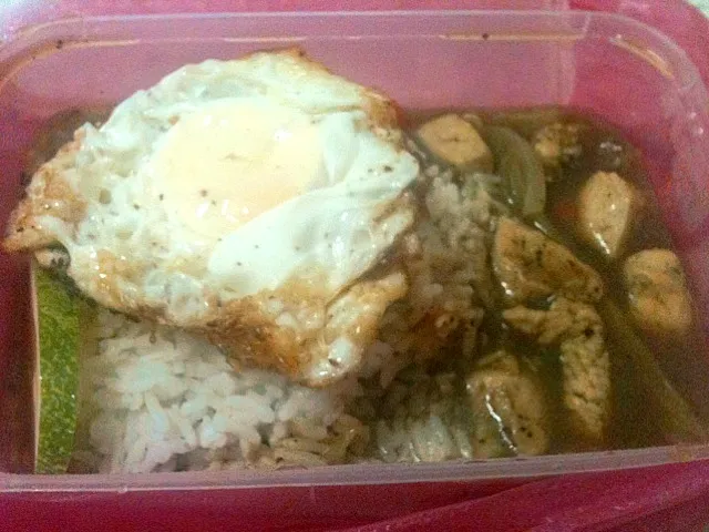 Blackpepper Chicken with Rice + Fried Egg|Eleena Isaさん