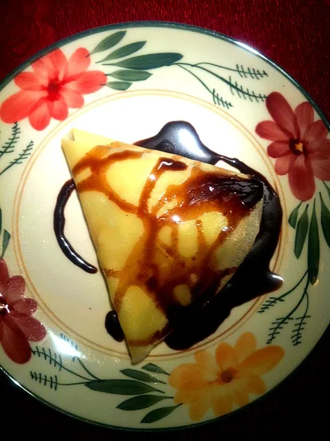 a light pan-fried crepe filled w apply n cinnamon|skyblueさん