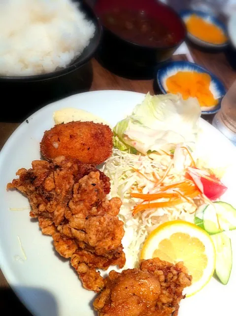 ズワイガニのカニクリームと唐揚げ定食|えりざべすさん