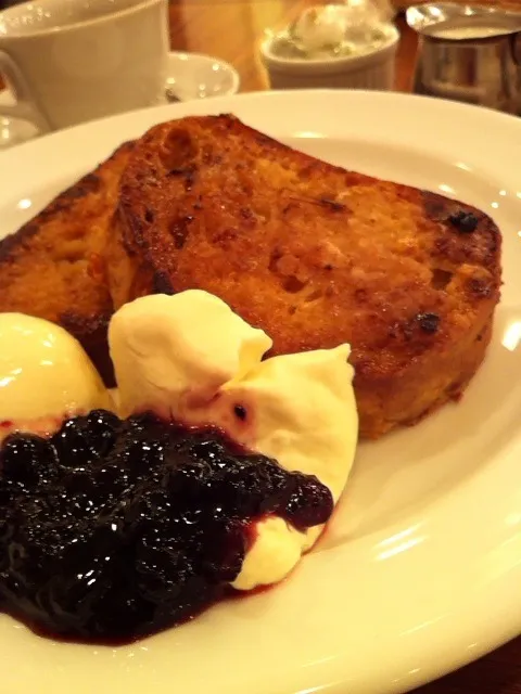 Wheatbread french toast w/ blackcurrant and creamcheese|Yokohama, Japanさん