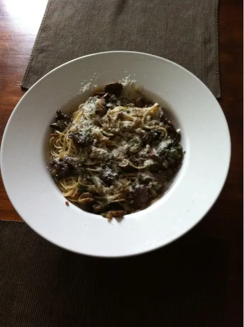 spaghetti con salsa di fegato di pollo e tartuflo , spaghetti with chicken livers and truffle|simonさん