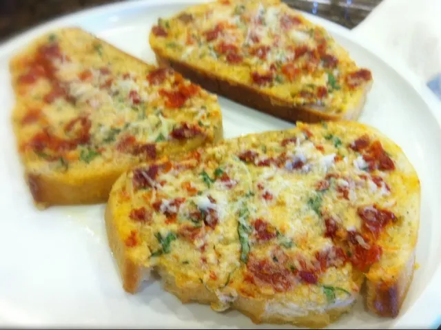 Garlic Cheese Bread|chuck slatenさん