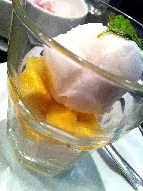 Mango Sticky Rice w/ Ice Cream|about.me/pinku_nekoさん