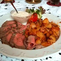 Roastbeef mit Bratkartoffeln und Remouladen sauce.|allan roy silvaさん