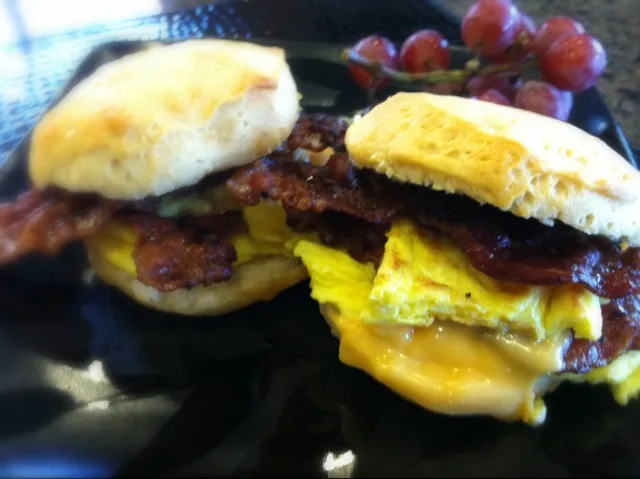 Bacon, Egg, and Cheese Biscuits|chuck slatenさん