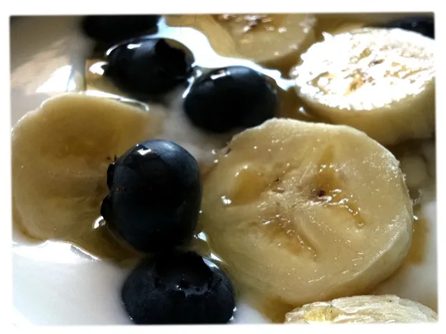 Today's yogurt (banana & blueberry)|Yumiko Hansenさん