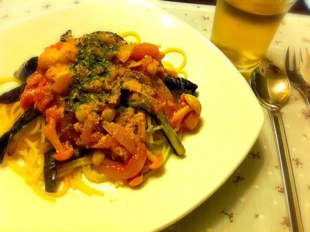 茄子としめじのトマトソースパスタ|あとり。さん