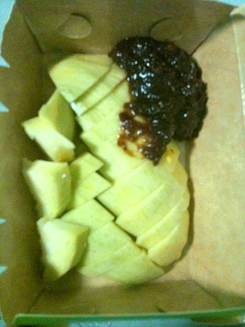 Mangoes and spicy fish paste! yum!|katrina tadeoさん