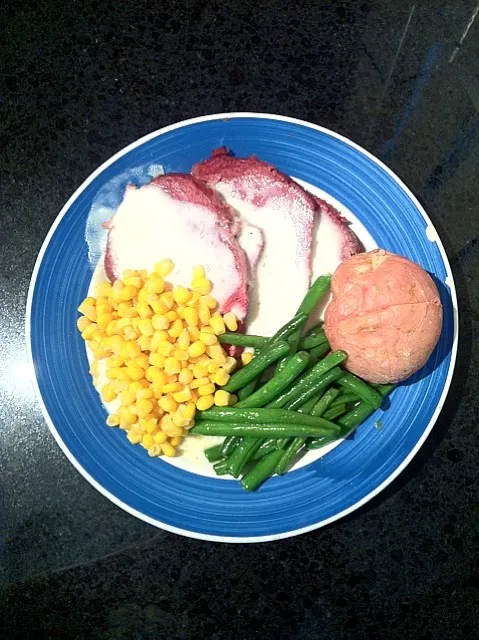 lunch! corned beef steak, baked potato, green beans and corn kernel|Daryll Jannさん