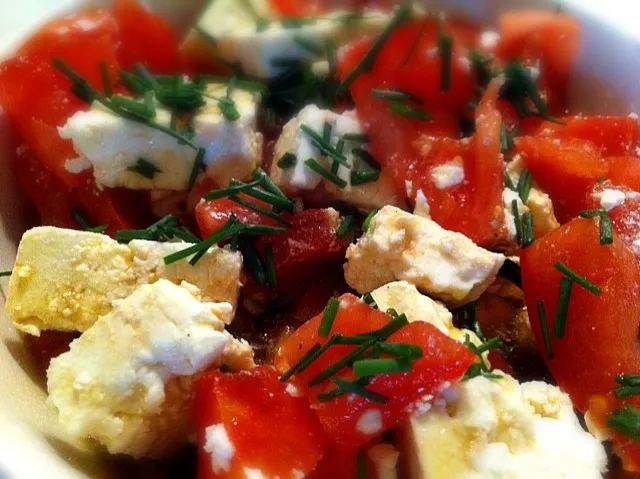 tomato salad with feta cheese and chives|Gabiさん