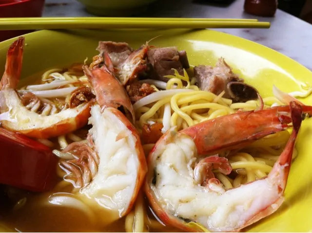 Prawn noodles with spare ribs.|Wendyさん