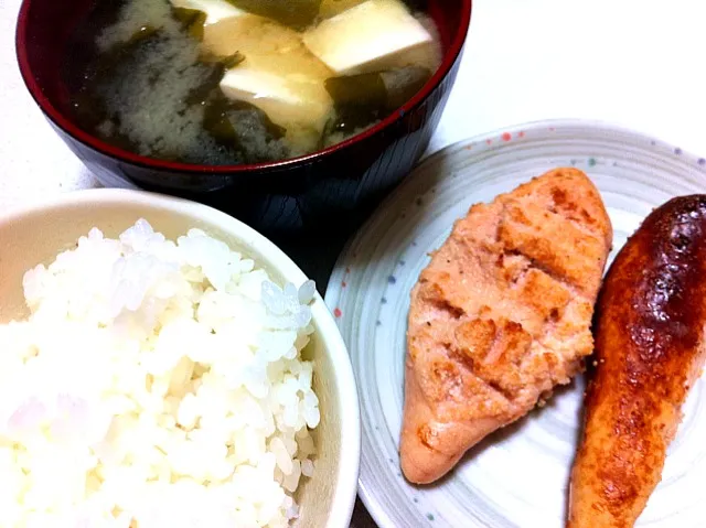 タラコとワカメと豆腐のお味噌汁|みぃさん