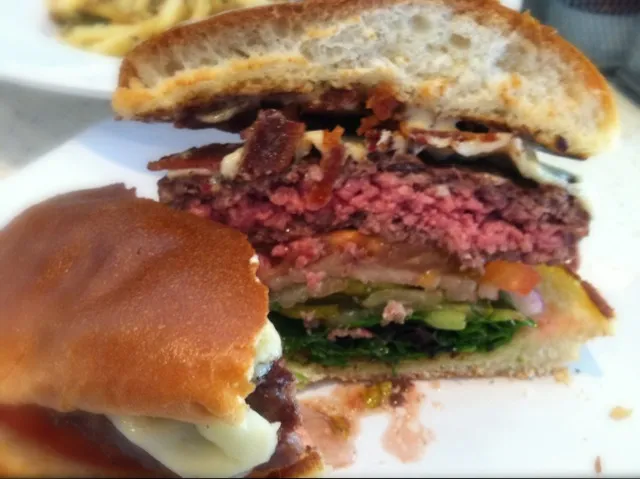 Bacon Cheeseburger|chuck slatenさん