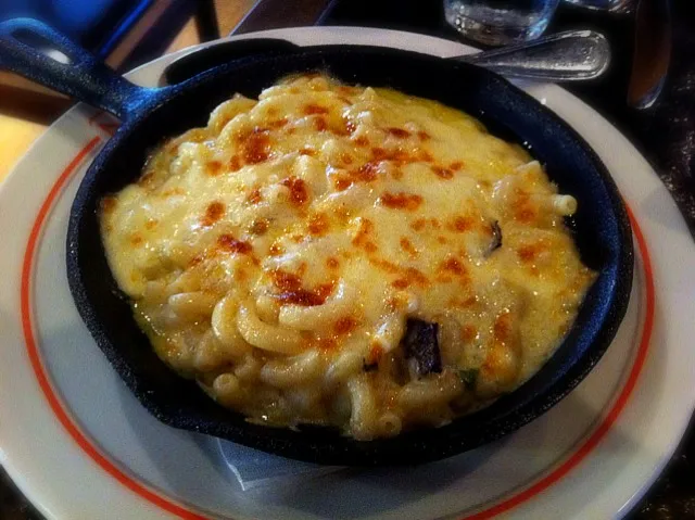 Snapdishの料理写真:MAC & Cheese, Black Truffles|Ho Yoyoさん