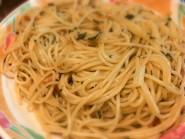 今日のナイトクッキングはお茶漬けパスタ！バター醤油にニンニクを効かせて香ばしくて美味しいよd(^_^o)|MINORU SUYAMAさん