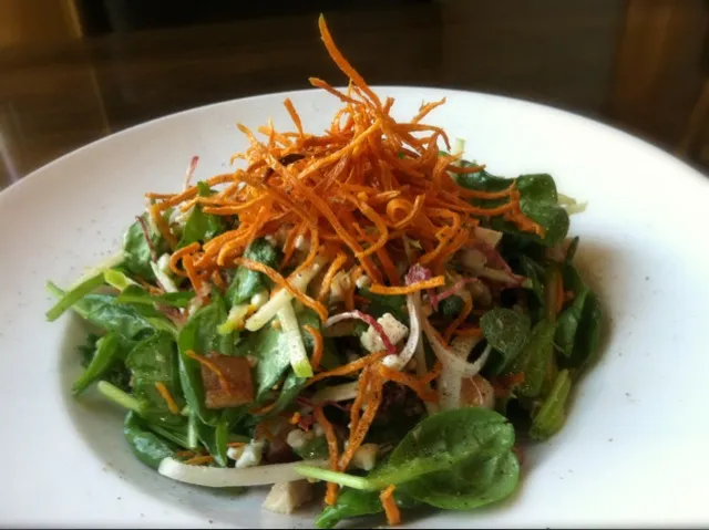 Bacchus House Spinach Salad|chuck slatenさん