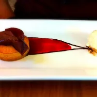 Sponge cake with poached pear and vanilla ice cream|matさん