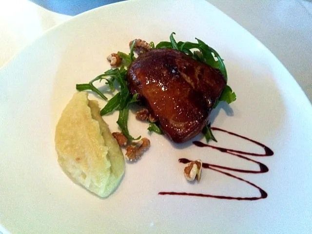 Snapdishの料理写真:Pan seared foie gras and apple puree|Kellyさん