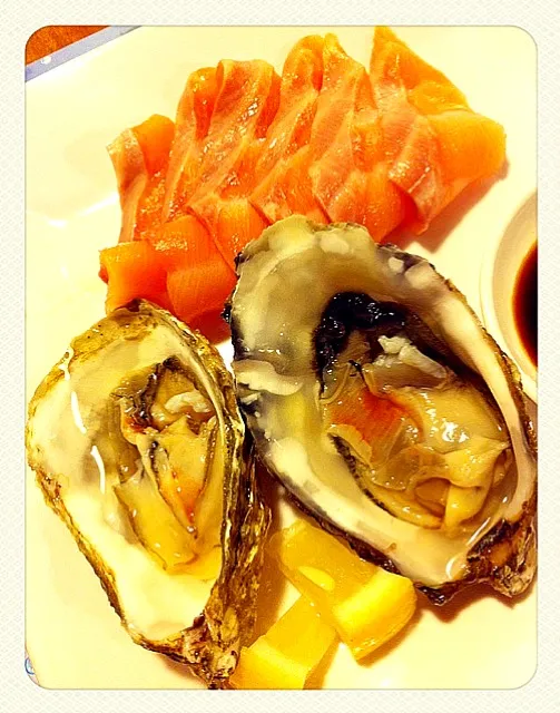 Snapdishの料理写真:Oysters & Sashimi!!|マリーSOHさん