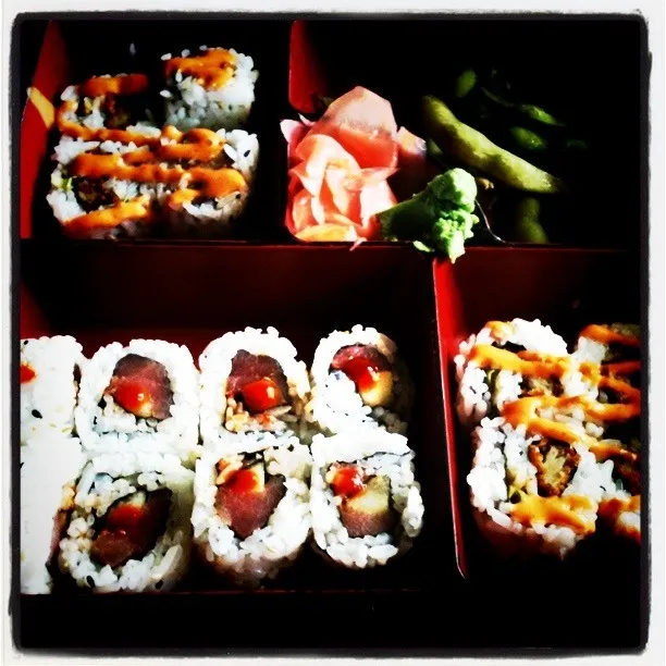 Bento lunch Stuart roll & spicy tuna|A. Timminsさん