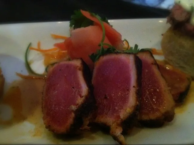 Seared Ahi Tuna w/ Spicy Mustard Sauce|chuck slatenさん