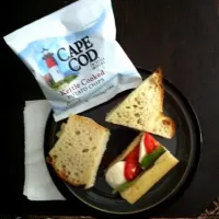 turkey sandwich, cape cod chips, mozzarella and tomato|Phil Brownさん