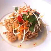 Snapdishの料理写真:Rice crusted salt squid with coriander, bean sprouts and peanuts. delicous sweet sauce|Kerry Heaneyさん