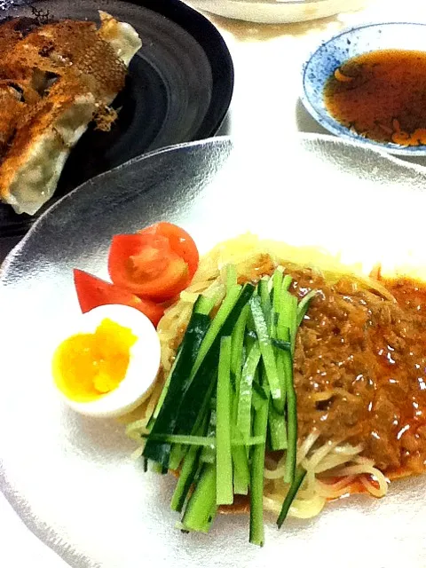 冷やし担々麺と餃子|はるぼぼさん