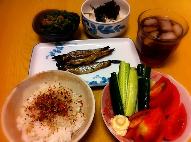 晩ご飯。ししゃも、長芋短冊、十六ささげの胡麻和え、トマトときゅうり。|liccaさん