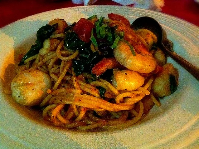 Snapdishの料理写真:Prawn & Scallop Spagetti|ricoさん