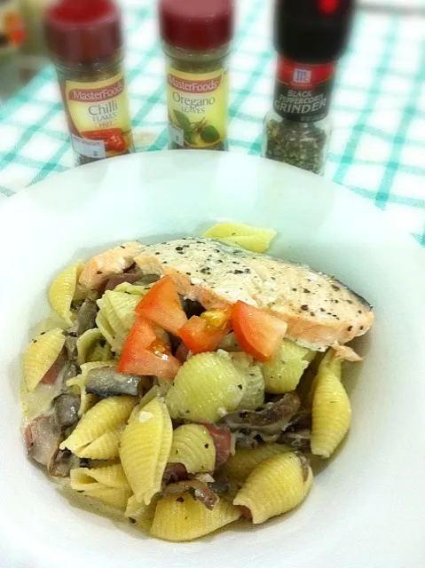 Creamy pasta w portobello mushrooms, salmon &  hotdogs.|Monstaaaa さん