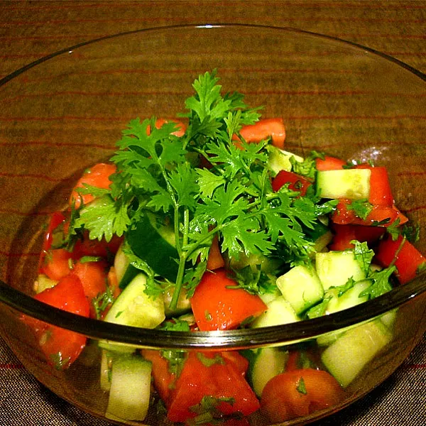 トマトとキュウリのサラダパクチードレッシング  Tomato & Cucumber Salad Coriander Dressing|Keiさん