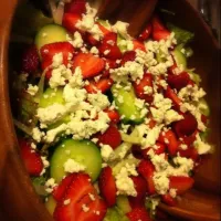 Strawberry, walnut & bleu cheese salad|Joe Kotさん