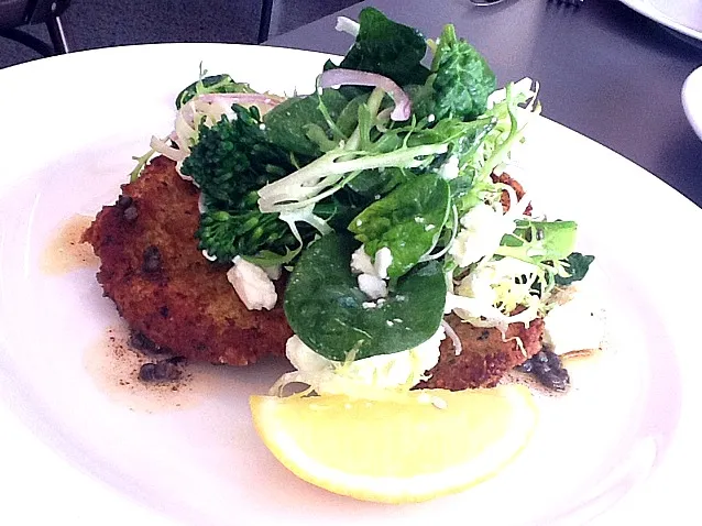 Haloumi-crumbed chicken schnitzel with creamed potato, broccolini, feta, capers and lemon|Kerry Heaneyさん