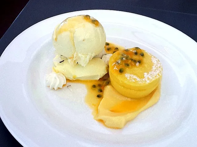 steamed passionfruit pudding, lemon curd, coconut, meringue and double cream|Kerry Heaneyさん