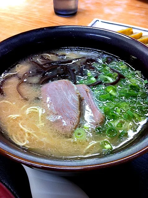 Snapdishの料理写真:豚骨ラーメン|Kazuさん