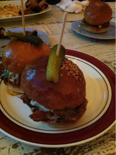 pulled pork sliders|lauren shannonさん