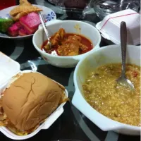 Snapdishの料理写真:2nd day of ramadhan. Burger Ramly, Ayam Bombay, Bubur masjid & kuehs|Nana Goldiesさん